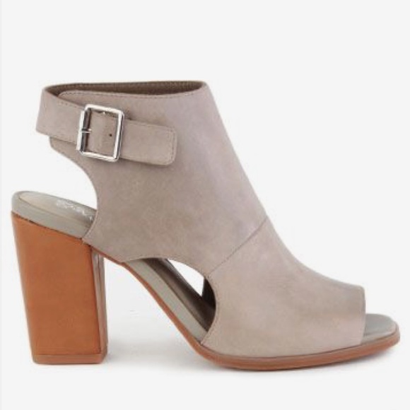 Ash Gray Leather Cut Out Peep Toe Heel Sandal - Picture 3 of 3